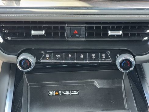 New 2026 Chevrolet Suburban Premier w/ Sun And Tow Package AWD/4WD image 21