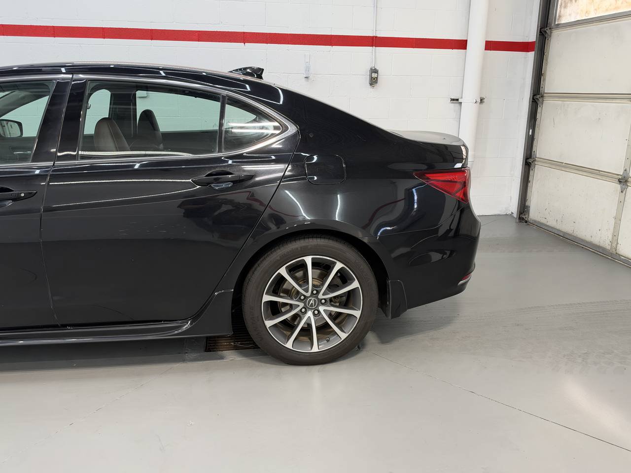 Used 2016 Acura TLX w/ Advance Package AWD/4WD image 4