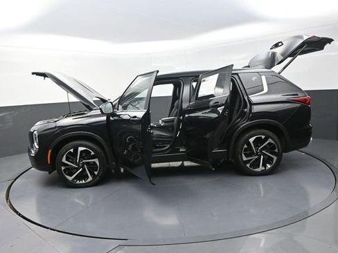 Used 2023 Mitsubishi Outlander SE image 30