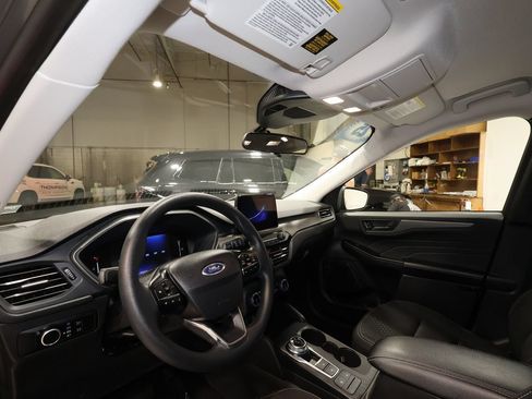 Used 2025 Ford Escape Active AWD/4WD image 9