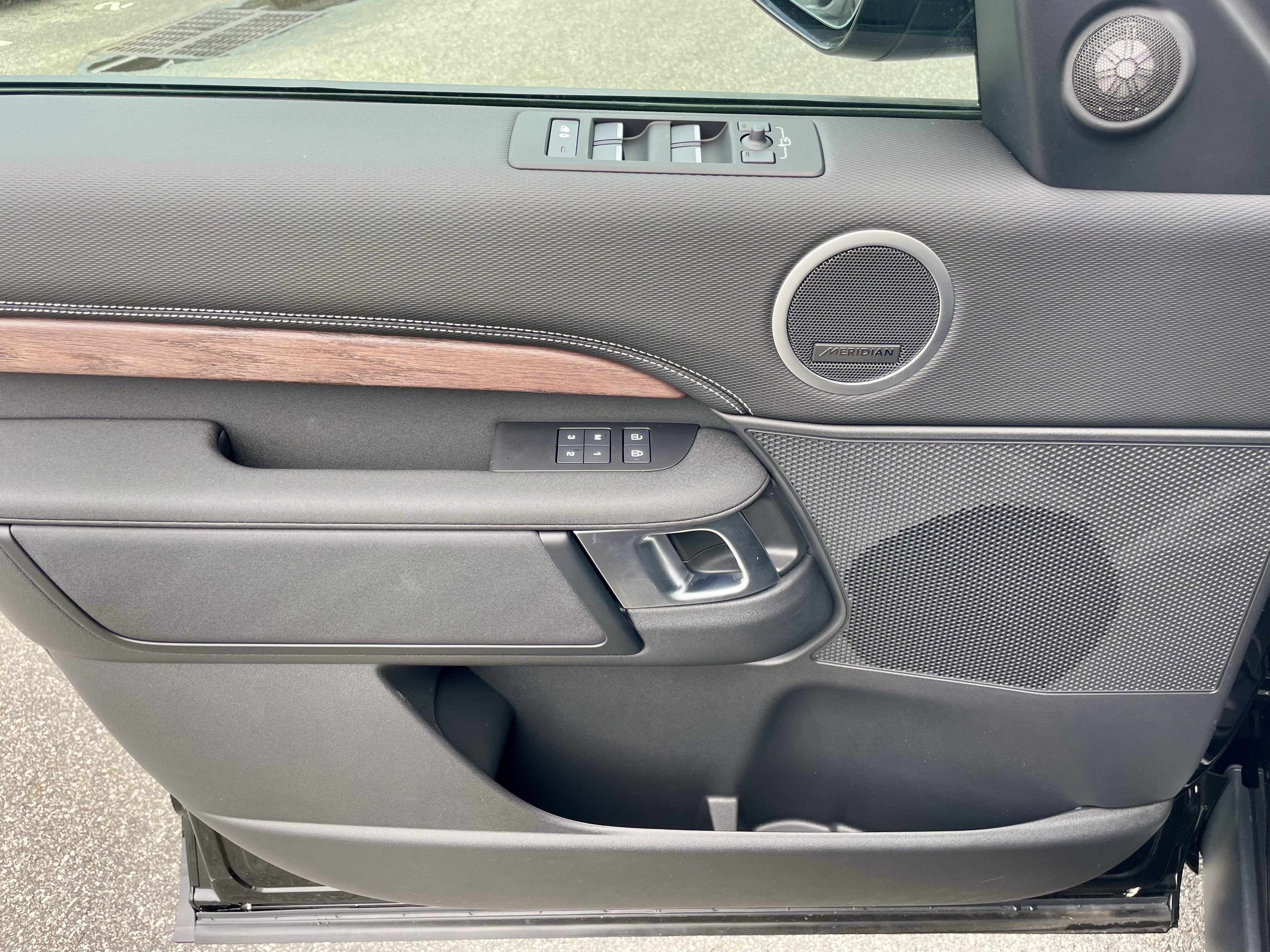 New 2026 Land Rover Discovery Dynamic SE AWD/4WD image 12
