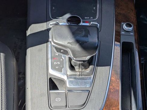 Used 2020 Audi Q5 e Premium image 12