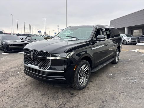 New 2026 Lincoln Navigator L Premier image 3