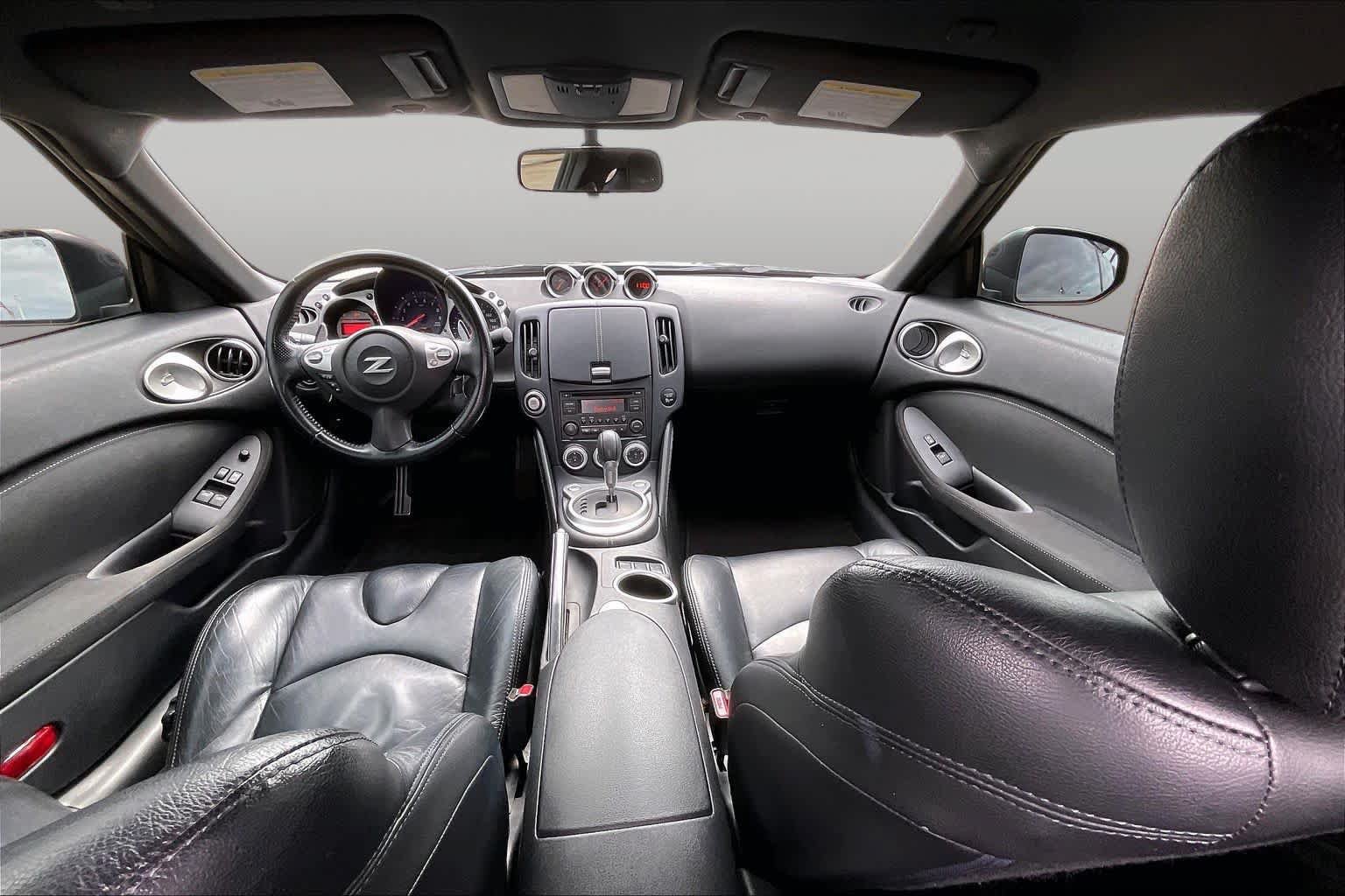 Used 2017 Nissan 370Z Coupe RWD image 14