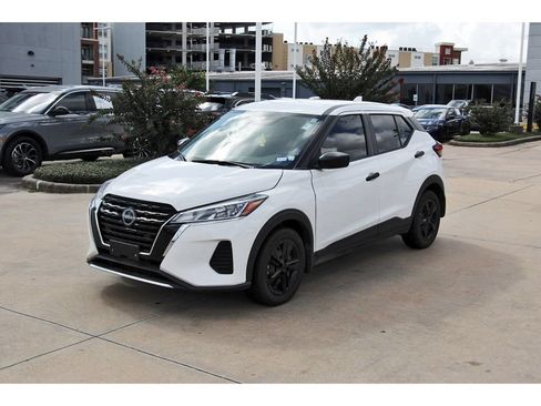 Used 2024 Nissan Kicks S FWD image 3