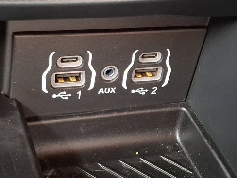 Used 2025 Chrysler Pacifica Limited image 27