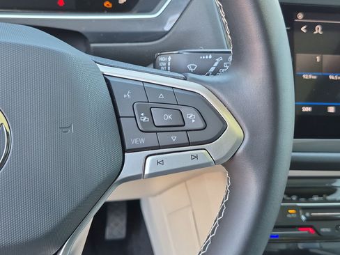Used 2023 Volkswagen Tiguan SE w/ Panoramic Sunroof Package FWD image 20
