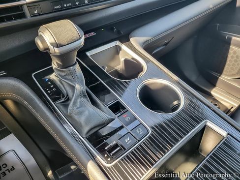 Used 2025 Toyota Sienna XLE Woodland Edition image 18