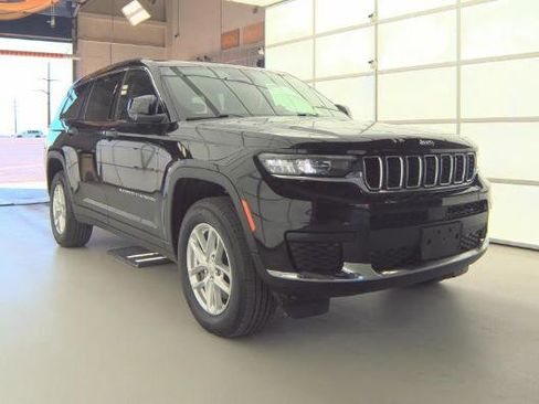 Used 2022 Jeep Grand Cherokee L Laredo w/ Luxury Tech Group I image 3