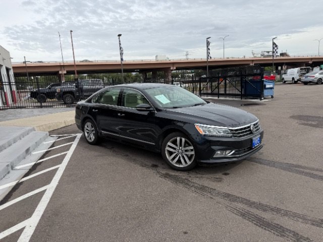 Used 2017 Volkswagen Passat 1.8T SEL Premium FWD image 16