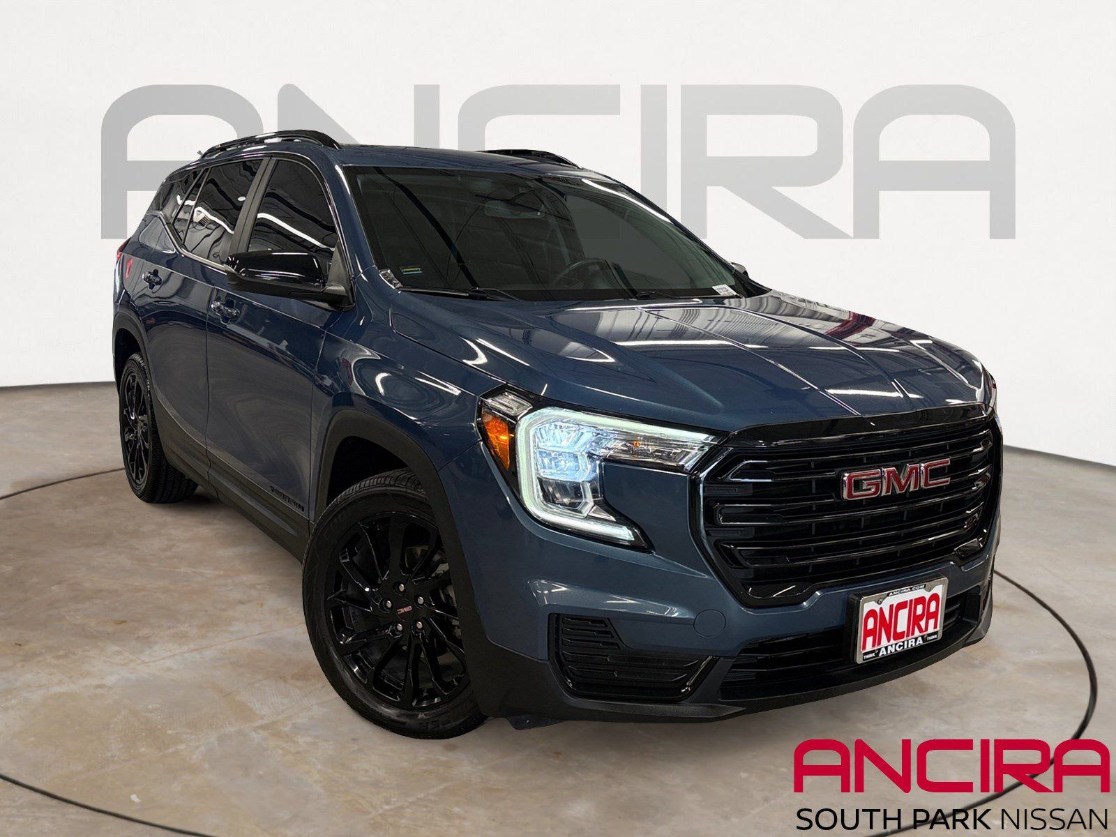 Used 2024 GMC Terrain SLE w/ Elevation Edition FWD image 1