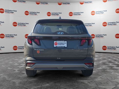 Certified 2025 Hyundai Tucson SE FWD image 6