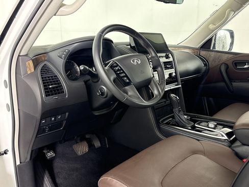 Used 2024 INFINITI QX80 Premium Select w/ All-Season Package RWD image 4