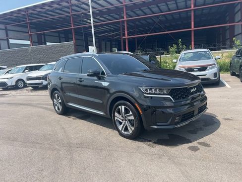 Used 2022 Kia Sorento EX w/ Panoramic Sunroof Package image 2