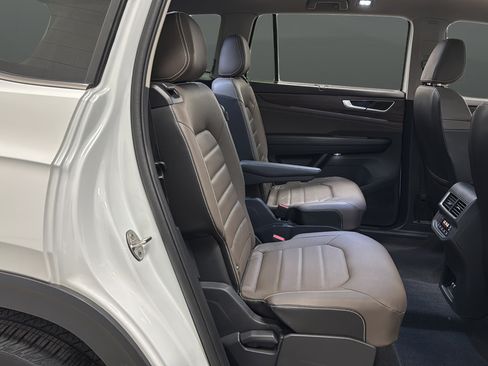 Used 2024 Volkswagen Atlas SEL AWD/4WD image 26
