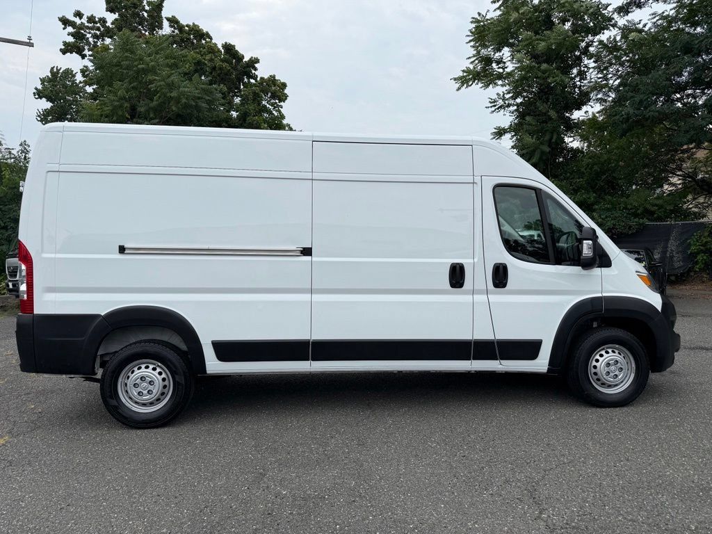 Used 2025 RAM ProMaster 2500 w/ Convenience Group FWD image 9