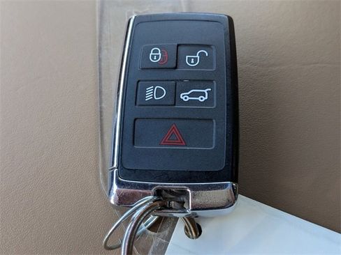 Used 2024 Land Rover Range Rover Long Wheelbase SE image 24