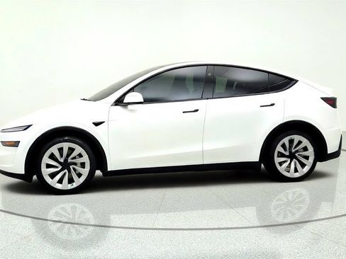 Used 2026 Tesla Model Y AWD image 8