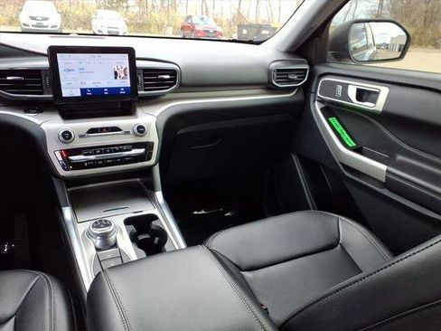 Used 2024 Ford Explorer XLT w/ Equipment Group 202A image 10