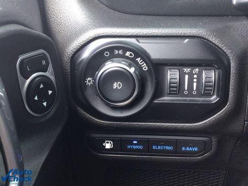 Used 2022 Jeep Wrangler Unlimited Sahara w/ Cold Weather Group image 32