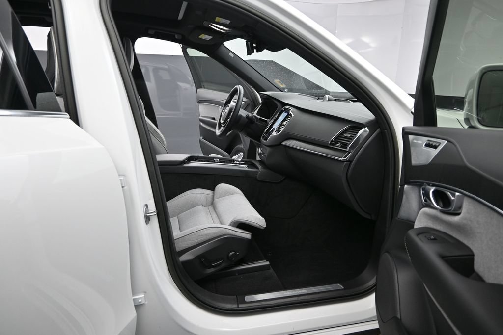 Used 2023 Volvo XC90 T8 Ultimate AWD/4WD image 17
