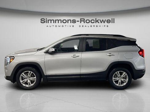 Used 2022 GMC Terrain SLE w/ Driver Convenience Package image 8