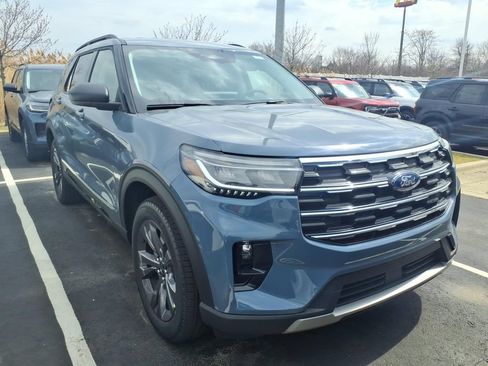 Used 2026 Ford Explorer Active w/ Active Comfort Package AWD/4WD image 2
