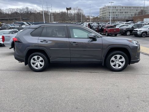 Used 2021 Toyota RAV4 LE image 7