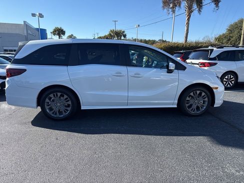 New 2026 Honda Odyssey Touring image 2