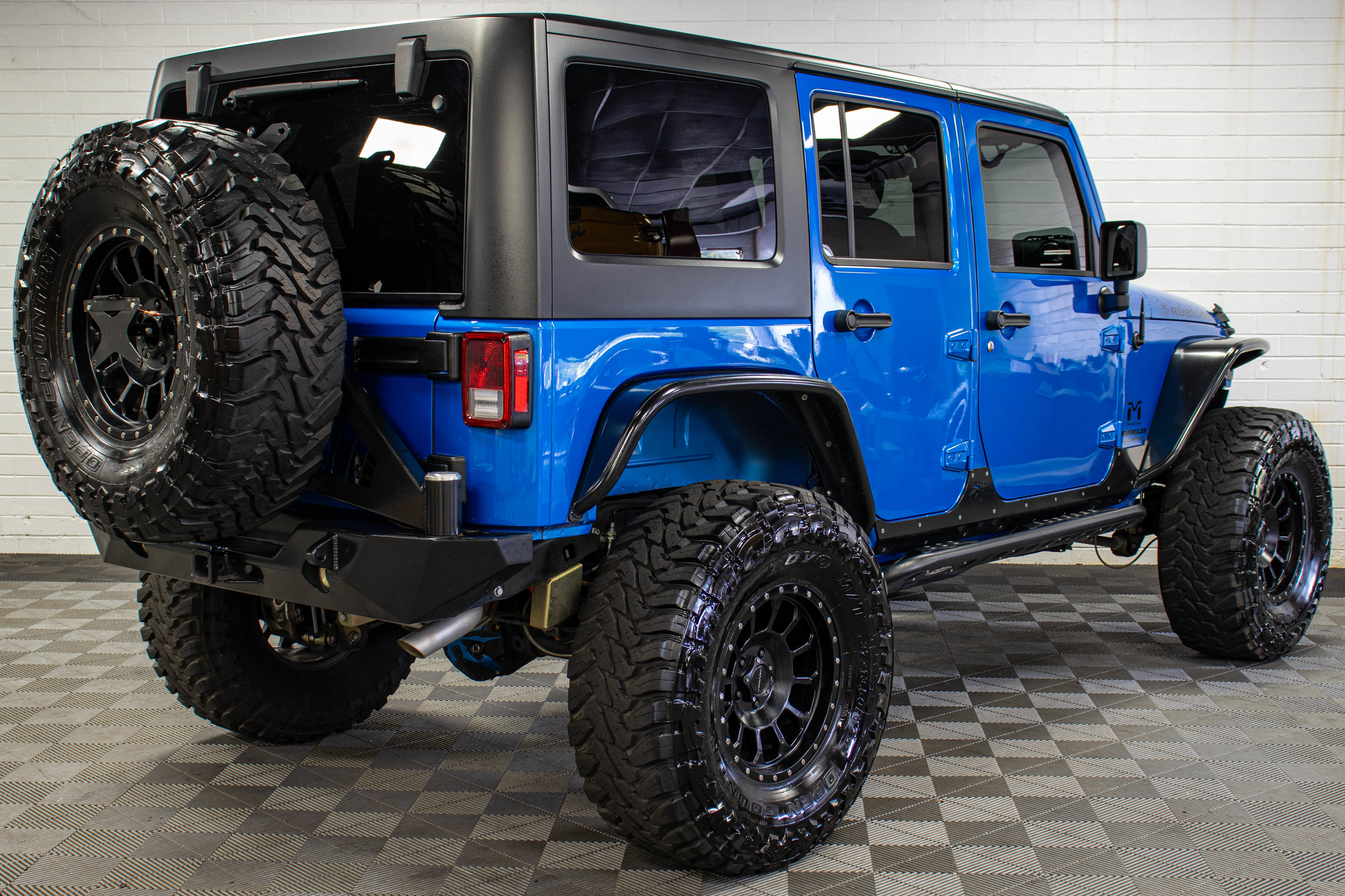 Used 2015 Jeep Wrangler Unlimited Rubicon w/ Connectivity Group AWD/4WD image 3