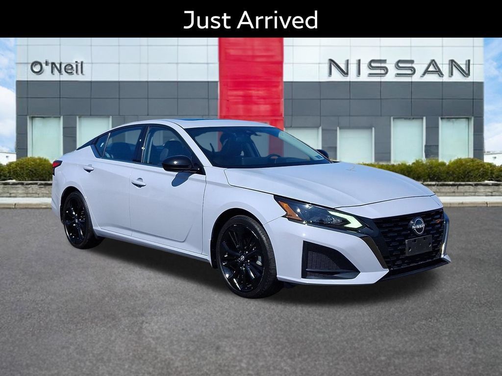 Certified 2023 Nissan Altima 2.5 SR w/ SR Premium Package FWD image 1