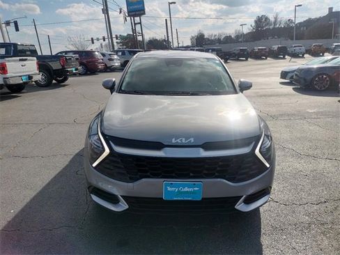 Used 2023 Kia Sportage LX image 2