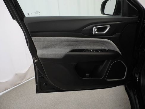 Certified 2023 Jeep Compass Latitude image 39