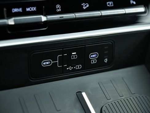 Certified 2025 Hyundai Santa Fe SEL image 40