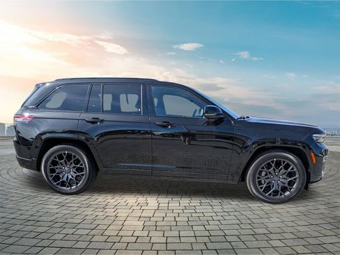 Used 2025 Jeep Grand Cherokee Summit AWD/4WD image 4
