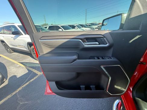 Used 2025 Chevrolet Silverado 1500 LT image 11