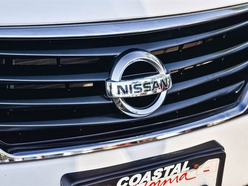 Used 2012 Nissan Versa SL image 9