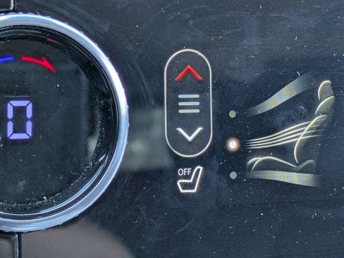 Used 2025 Genesis GV70 2.5T AWD/4WD image 24