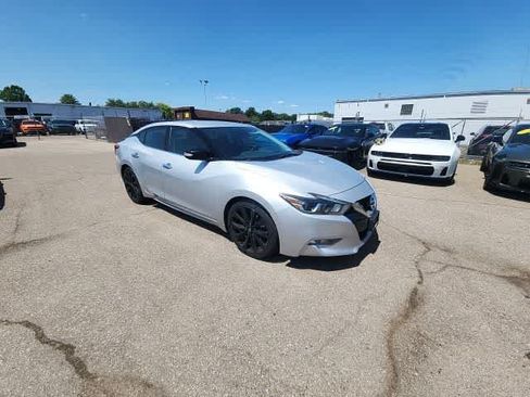 Used 2017 Nissan Maxima SR w/ Midnight Edition FWD image 8