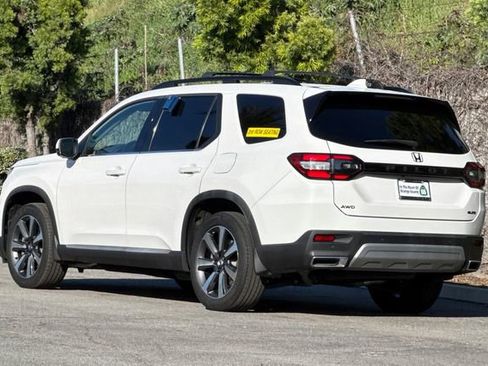 Certified 2024 Honda Pilot Elite image 6