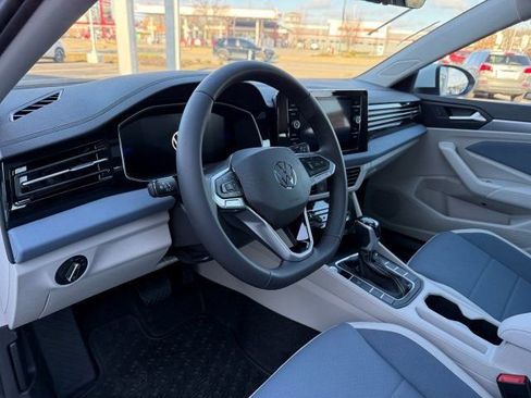New 2026 Volkswagen Jetta SE FWD image 9