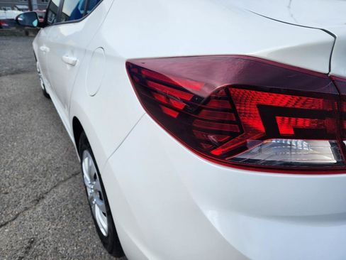 Used 2019 Hyundai Elantra SE w/ Cargo Package image 31