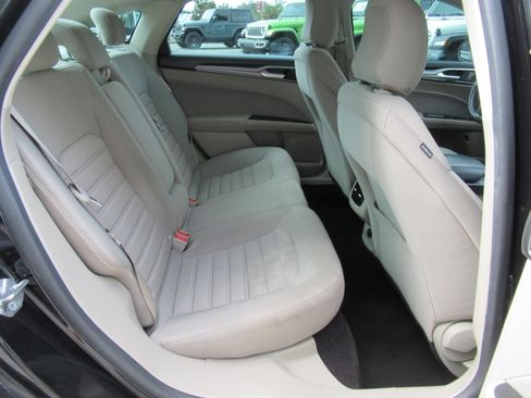 Used 2020 Ford Fusion SE FWD image 32