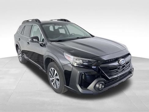 Used 2023 Subaru Outback Premium AWD/4WD image 1