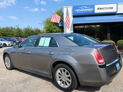 Used 2011 Chrysler 300 Limited RWD image 9