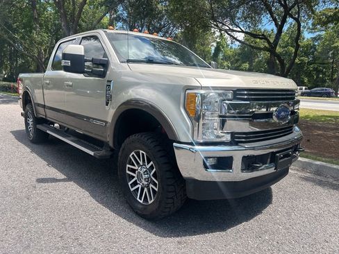 Used 2017 Ford F250 Lariat w/ Lariat Value Package AWD/4WD image 4