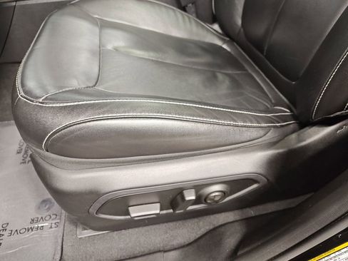 Used 2022 Jeep Grand Cherokee Limited 4xe image 30