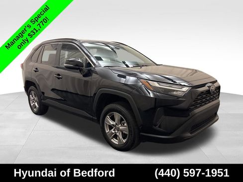 Used 2025 Toyota RAV4 XLE AWD/4WD image 3