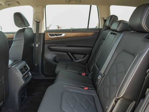 Certified 2024 Volkswagen Atlas SE image 18