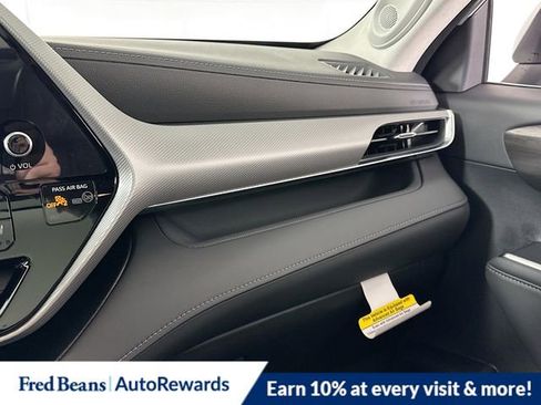 New 2026 Toyota Highlander Platinum image 23